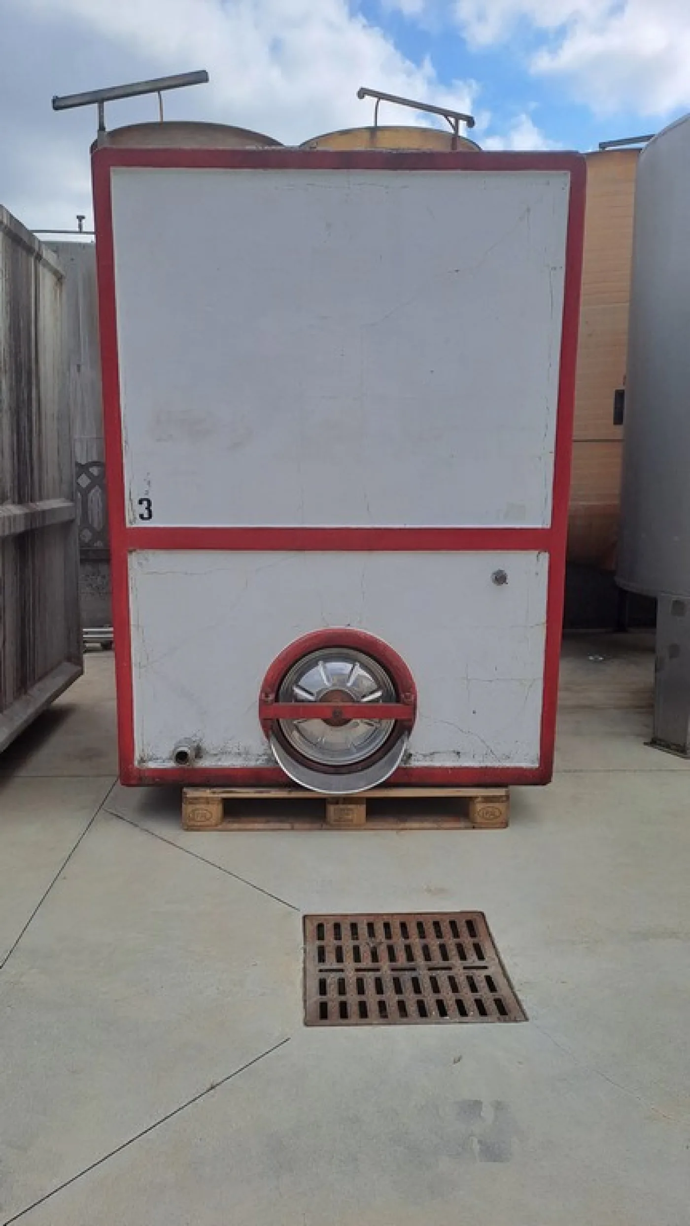 CONCRETE TANK FOR WINE CAPACITY LITERS 5000 (HL 50), SECON HAND EQUIPMENT - 1