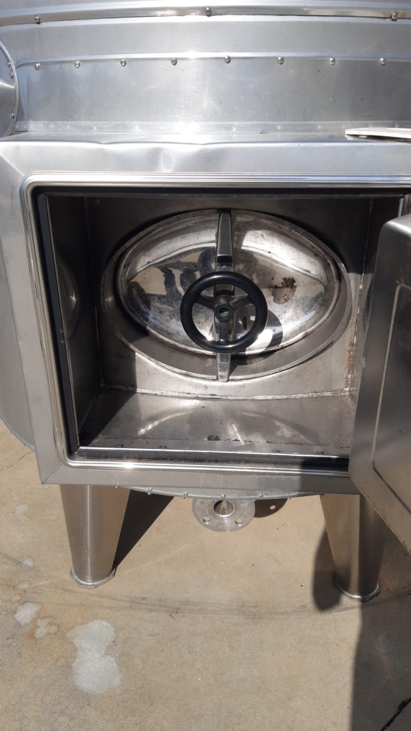 STAINLESS STEEL TANK CAPACITY LITERS 3000 (HL 30) ABOUT STORAGE MODEL WITH TOTAL INSULATION, SECOND-HAND EQUIPMENT