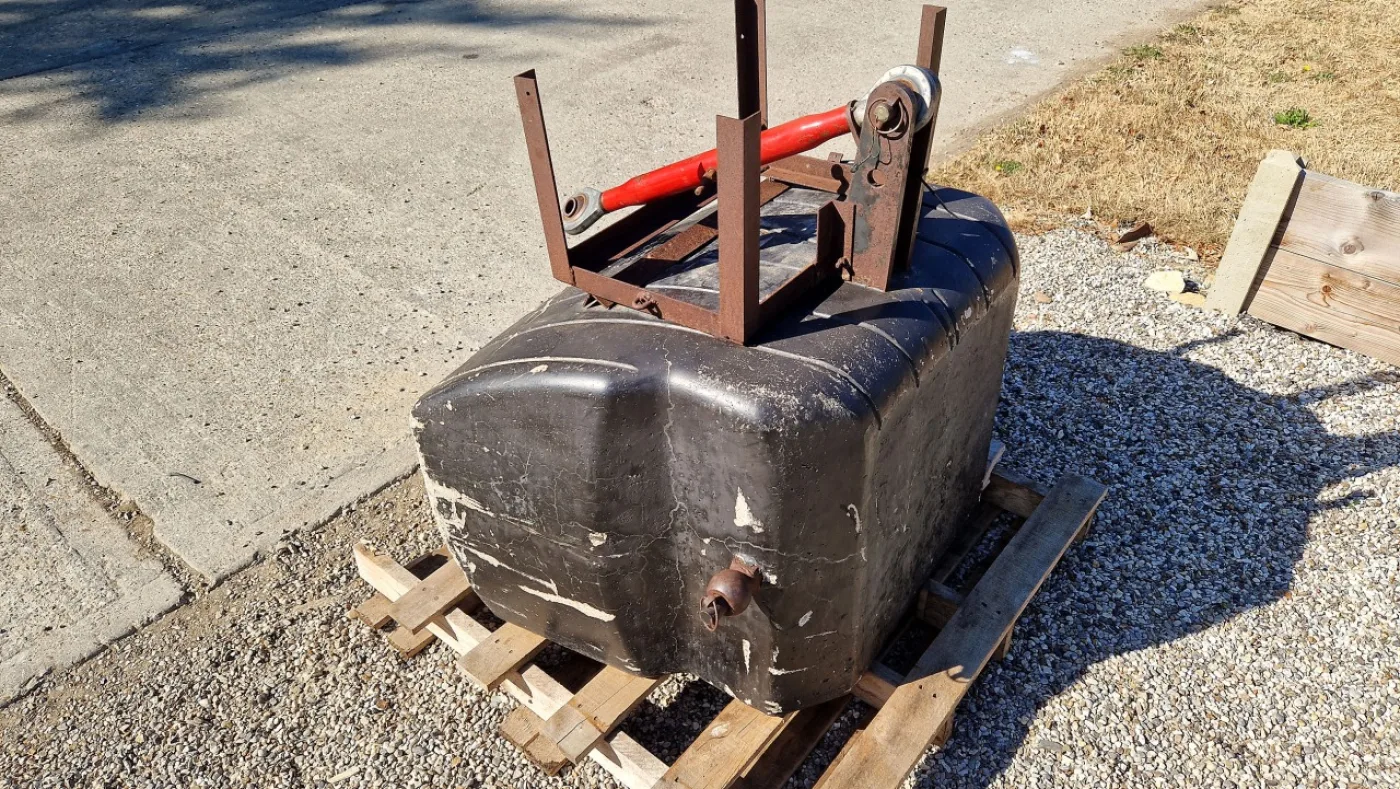 AGCO 900kg Concrete Front Weight Block - 1