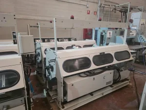 Meccanotecnica Multiplex linea de cosido con 2 Aster 220SA cosedoras alzado y cosido de libros en línea