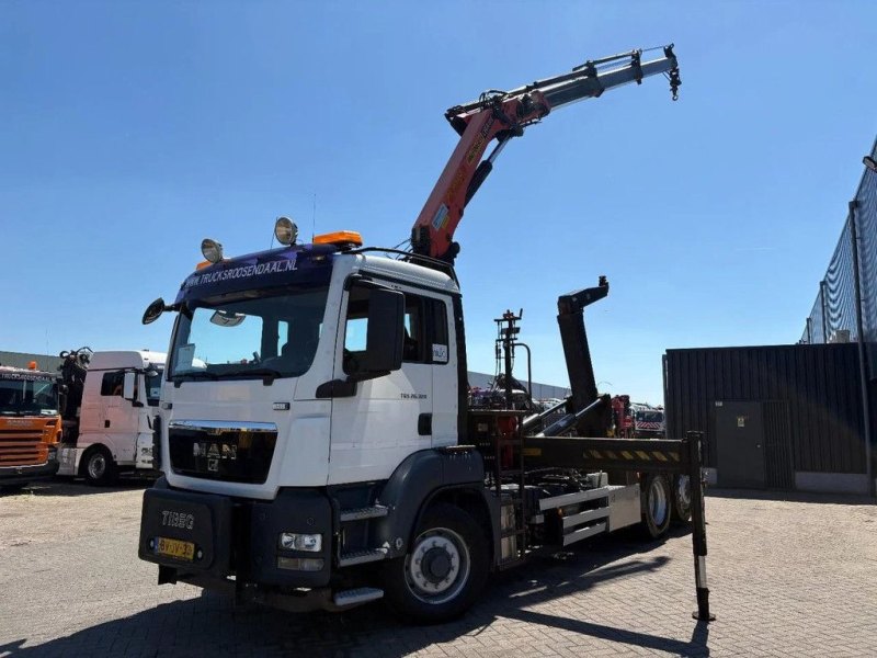 MAN TGS 26.320 + 6x4 FRONT TRACTION + STEERING/LIFT AXLE + PALFINGER 16502 3x + HOOK HYVA