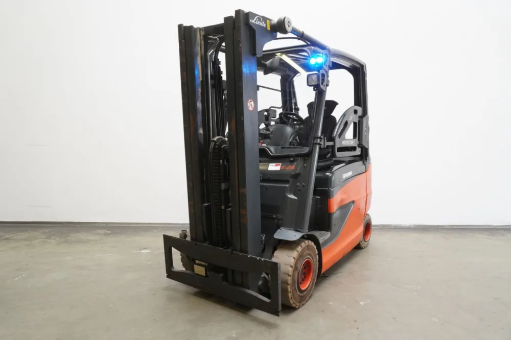 Frontstapler Linde E 25/600 HL 387 (2012)
