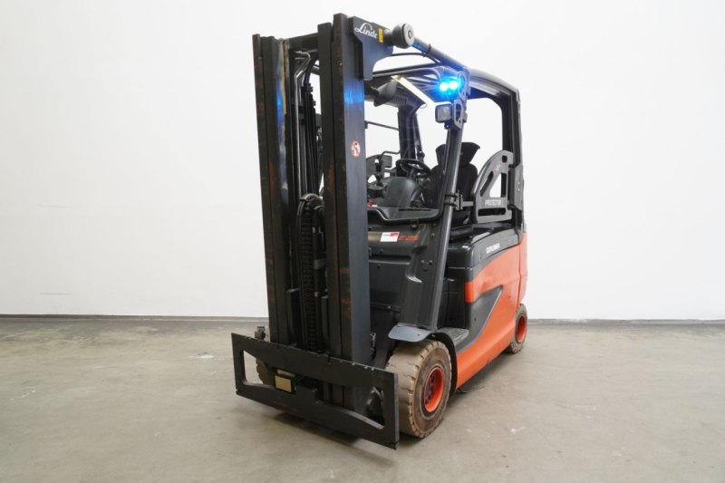 Frontstapler Linde E 25/600 HL 387 (2012)