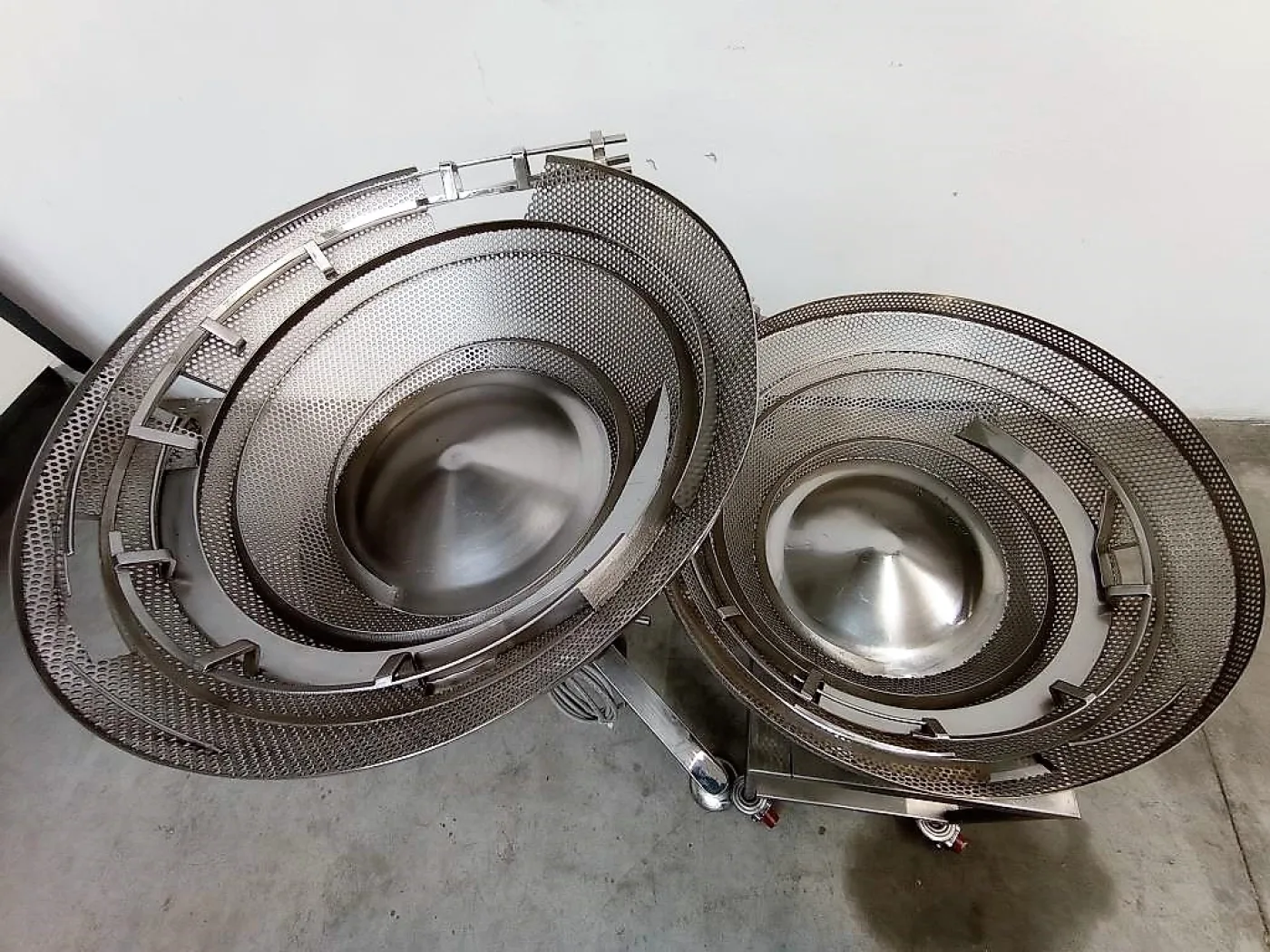 ALIMENTATORE VIBRANTE A TAZZA PER STERILE - 3