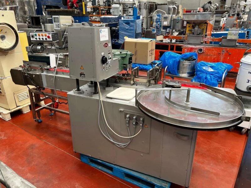 USED KING TRIUMPH PACKAGING EQUIPMENT TB2 614 CAPSULE COUNTING DOSING PACKAGING MACHINE WITH ETIDESA R2-ECO LABELING MACHINE