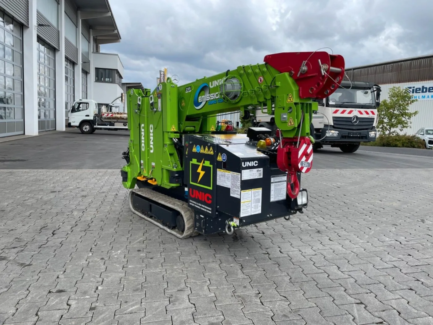 UNIC URW295CBE/ Raupenkran / 8,8m / 2,9t - 6