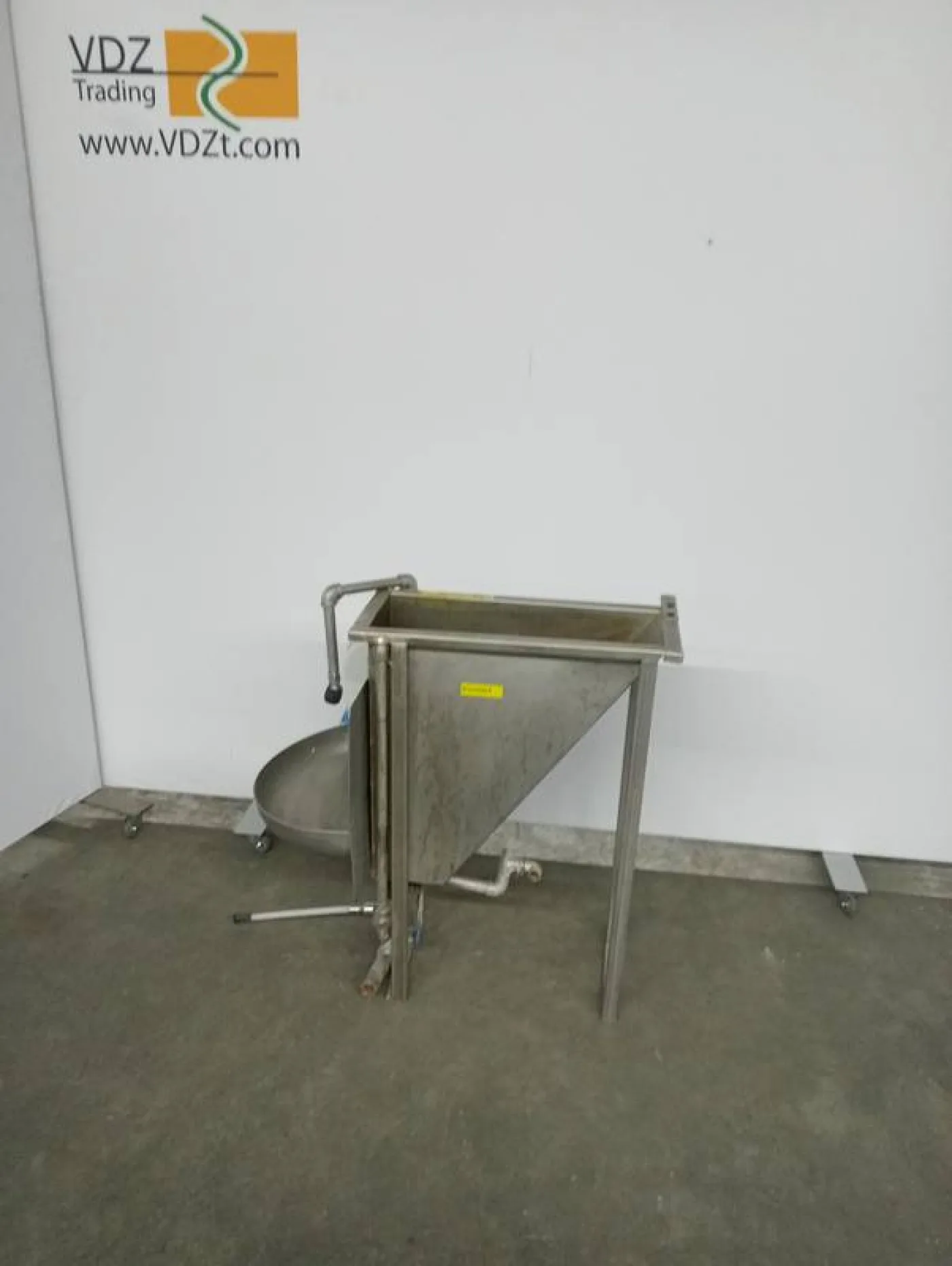 Steriliser with wash bin - 2