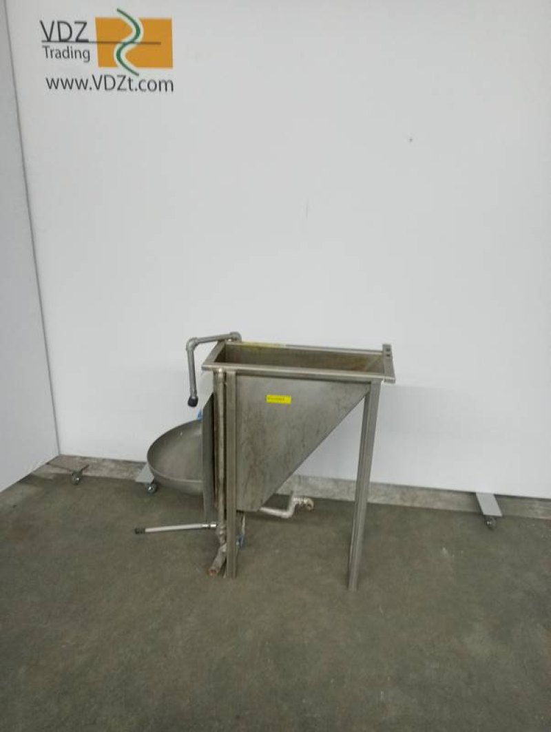 Steriliser with wash bin