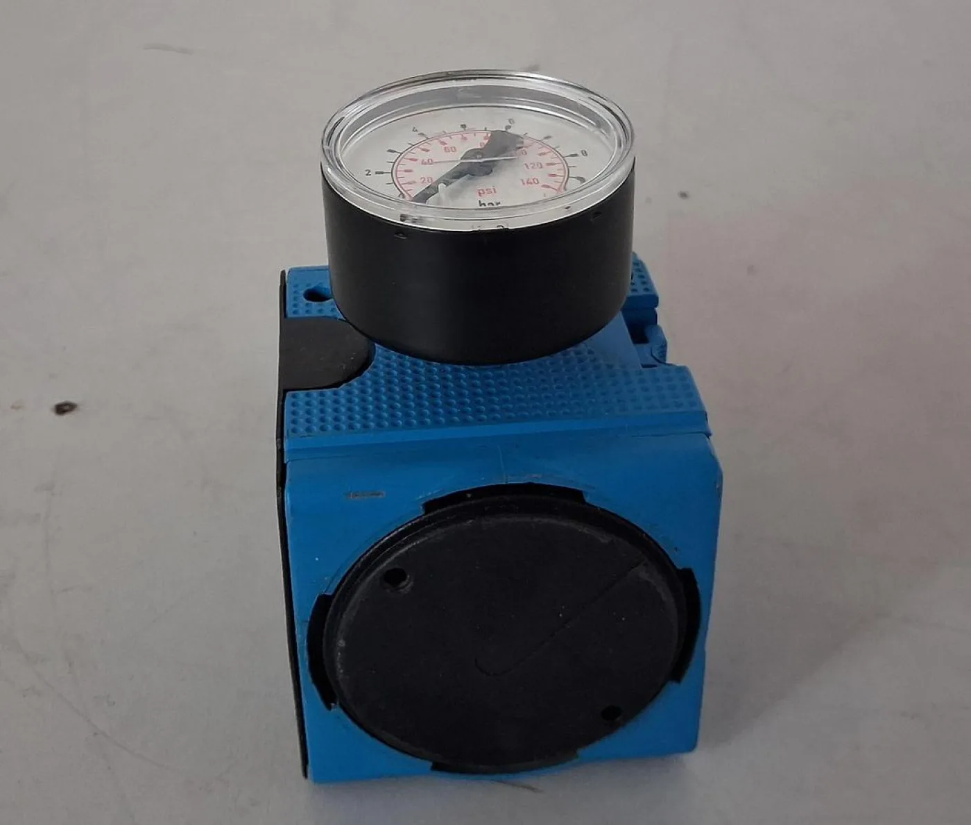 Compressed Air Pressure Regulator with Gauge - 6