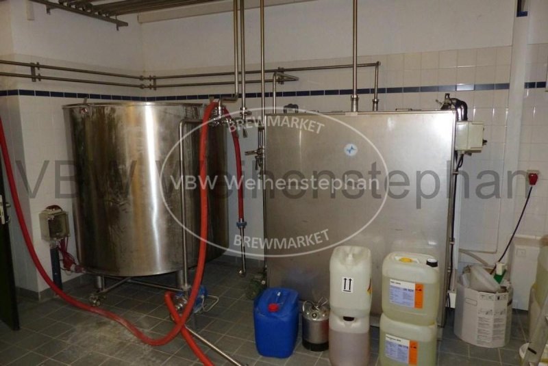 Hot water tank
