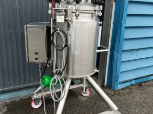 INTERVET INTERNATIONAL STAINLESS STEEL REACTOR 150 LITERS WITH AGITATION AND USED JACKET