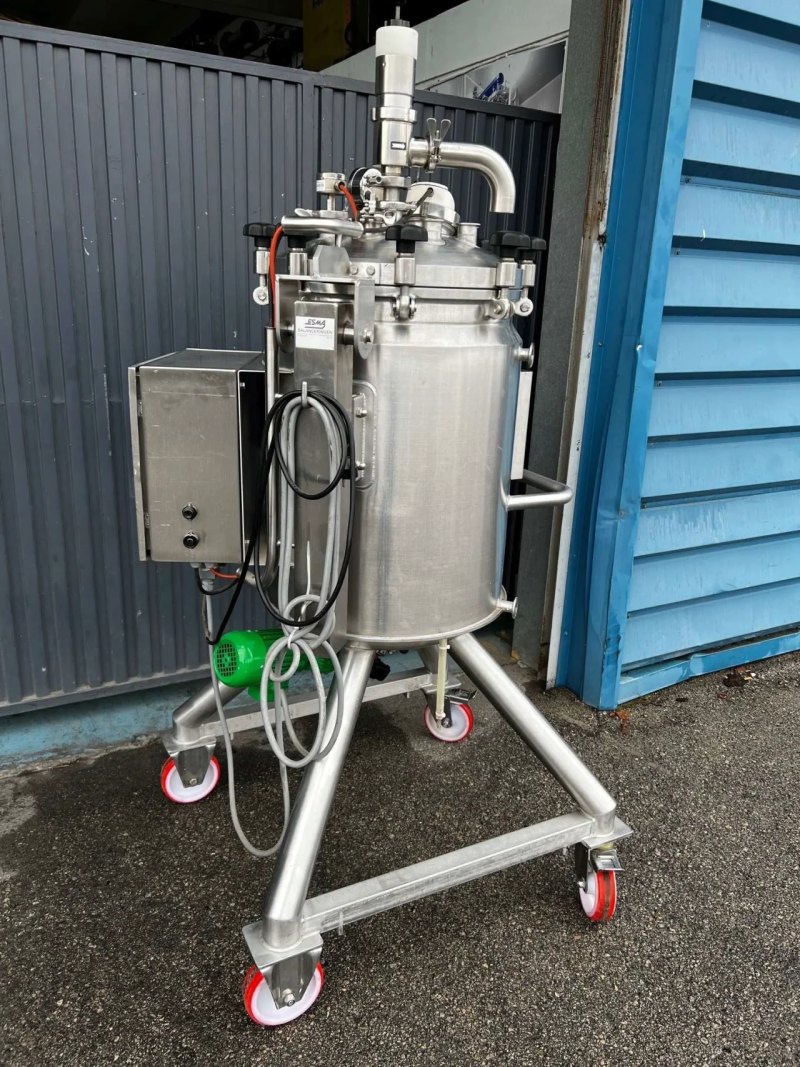 INTERVET INTERNATIONAL STAINLESS STEEL REACTOR 150 LITERS WITH AGITATION AND USED JACKET