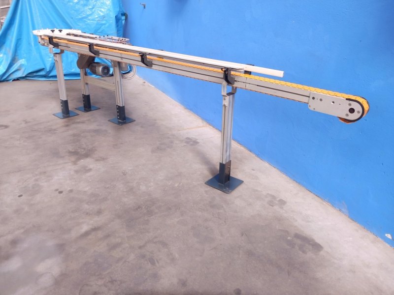 NASTRO TRASPORTATORE MOTORIZZATO CON CURVA A 180° – BETT SISTEMI