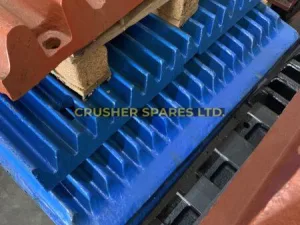 J4250000 Feste Backe / J4260000 Schwenkbare Backe | Hoher Zahn | Extec® C12 / C12+ | Sandvik® QJ340 / QJ341 |