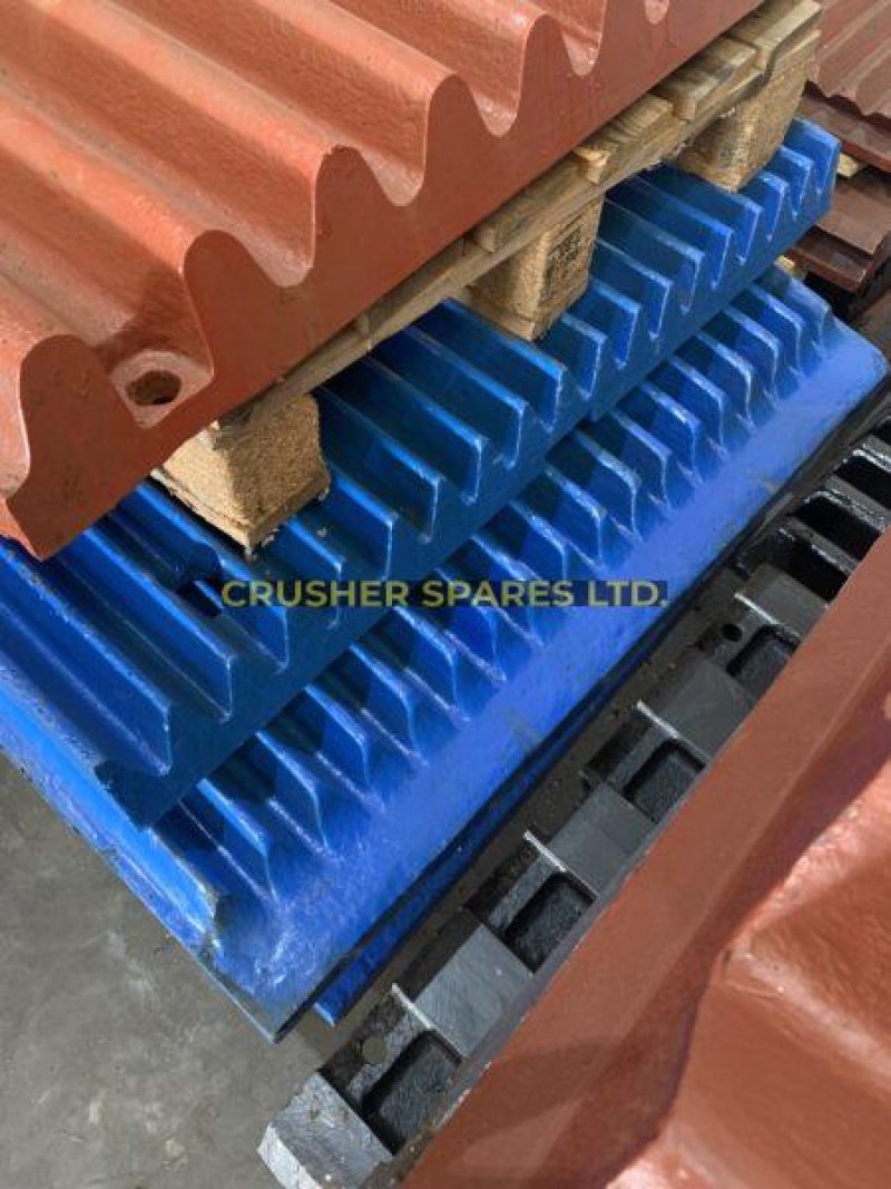 J4250000 Feste Backe / J4260000 Schwenkbare Backe | Hoher Zahn | Extec® C12 / C12+ | Sandvik® QJ340 / QJ341 |