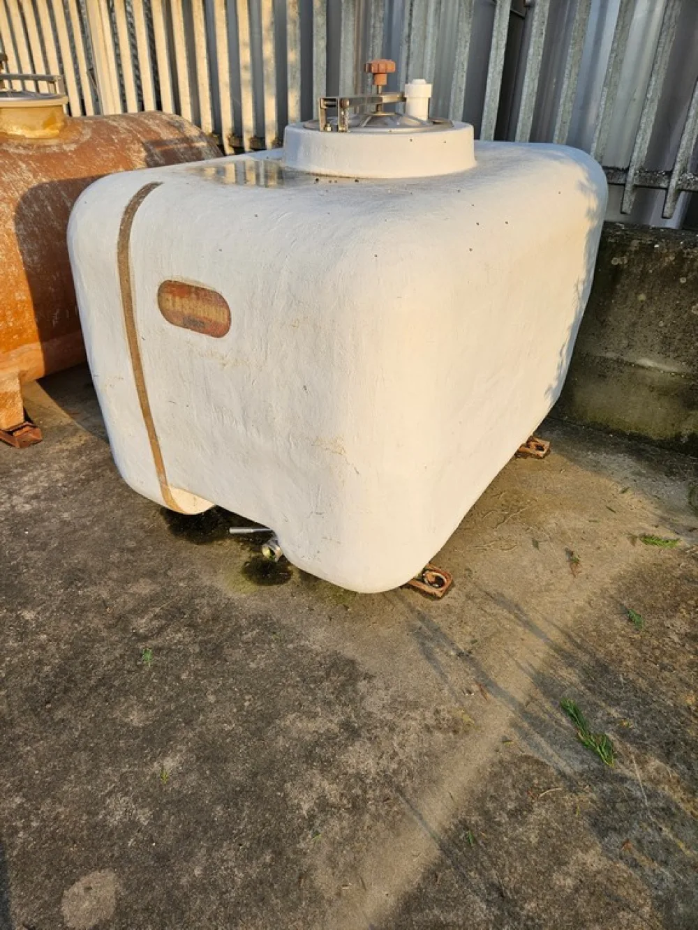 FIBERGLASS RECTANGULAR TANK FOR CARRIAGE LITERS 1600 (HL 16) FIRM GIMAR, SECOND-HAND EQUIPMENT