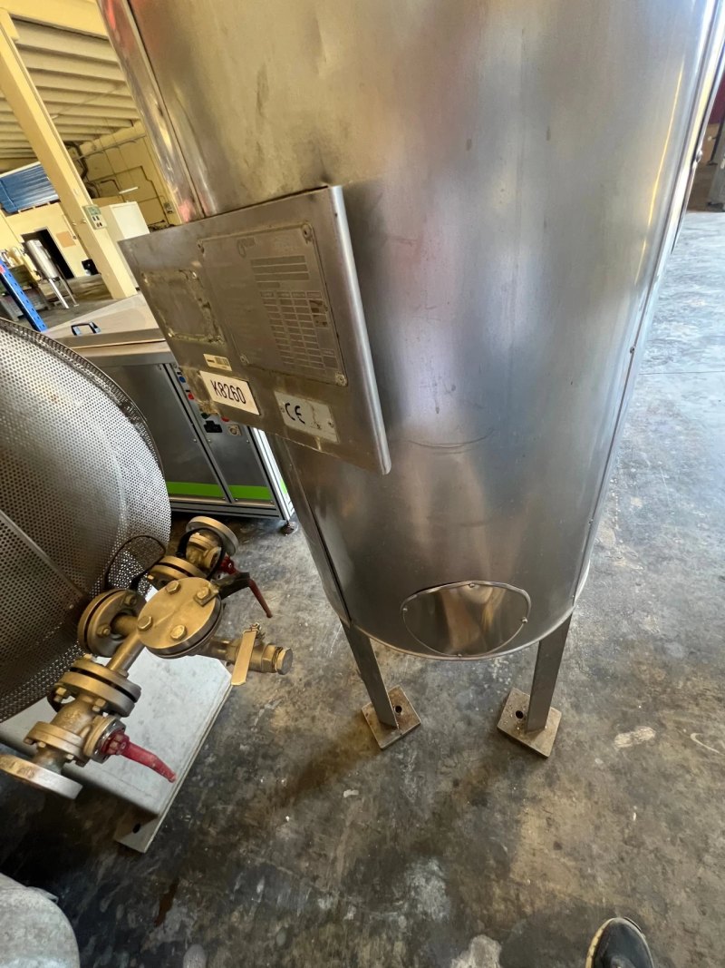 USED STAINLESS STEEL TANK 100 LITERS WITH INTERIOR COIL AND HEAT INSULATION