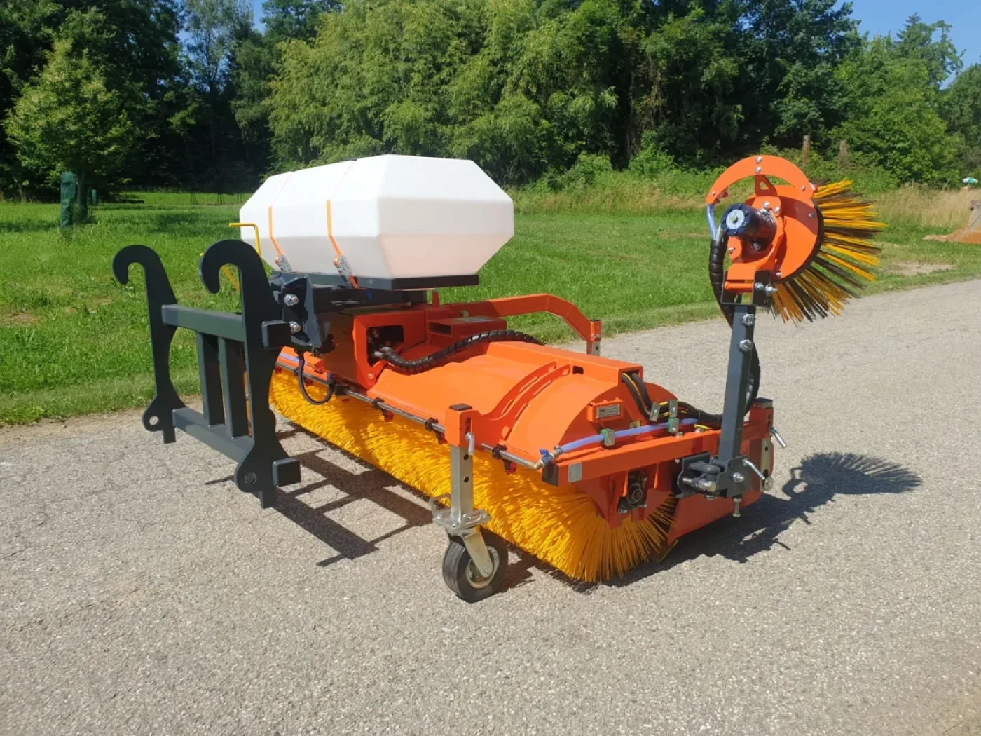 Kehrmaschine KEH 2,4 m mit JCB Q-FIT - 4