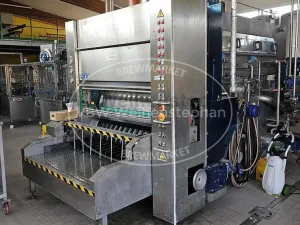 Bottle cleaning system