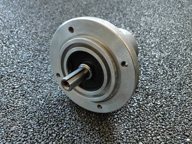 Bearing housing for plucker