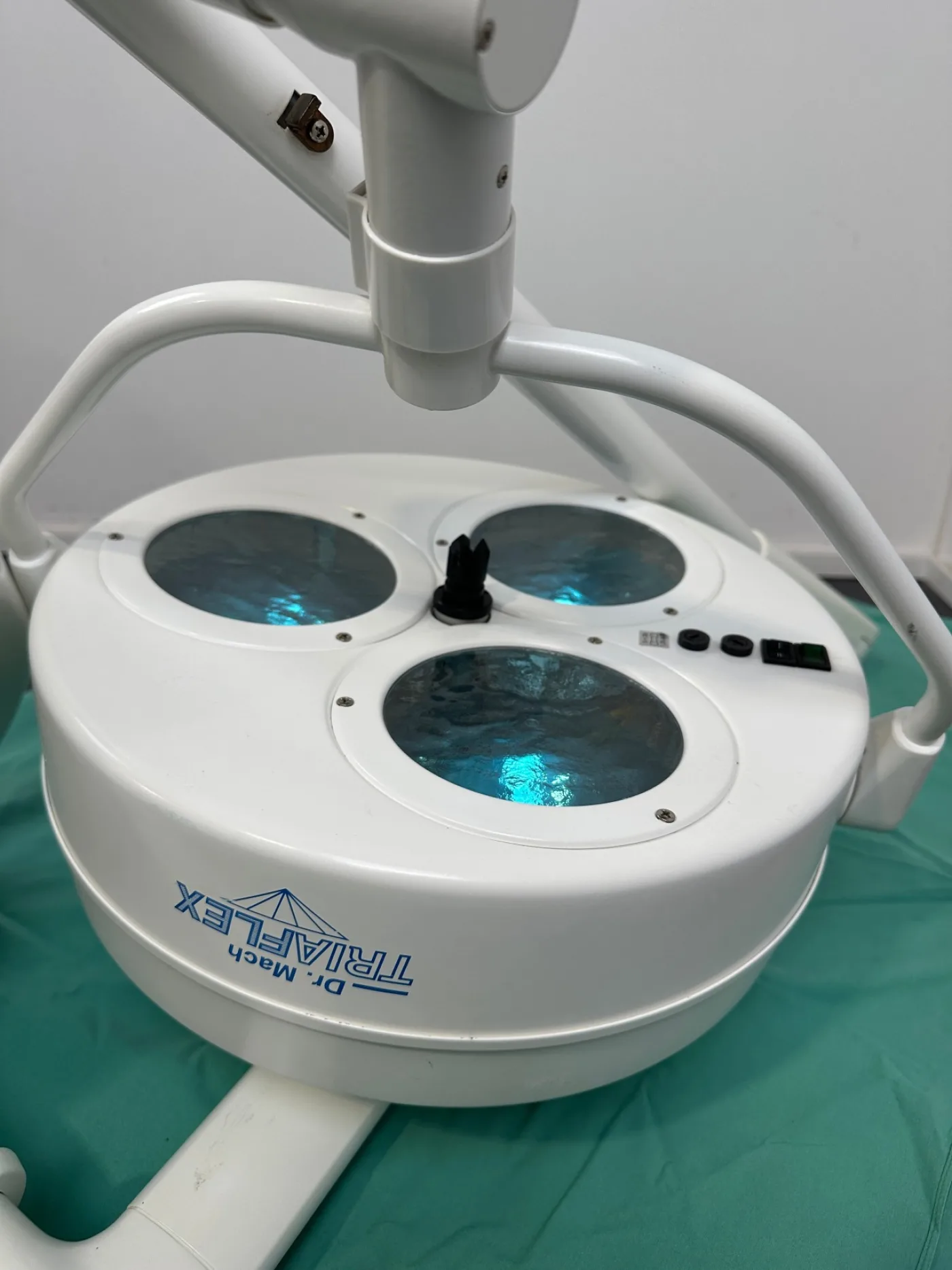 Dr. Mach Triaflex OP-Lampe Deckenmontage - 4