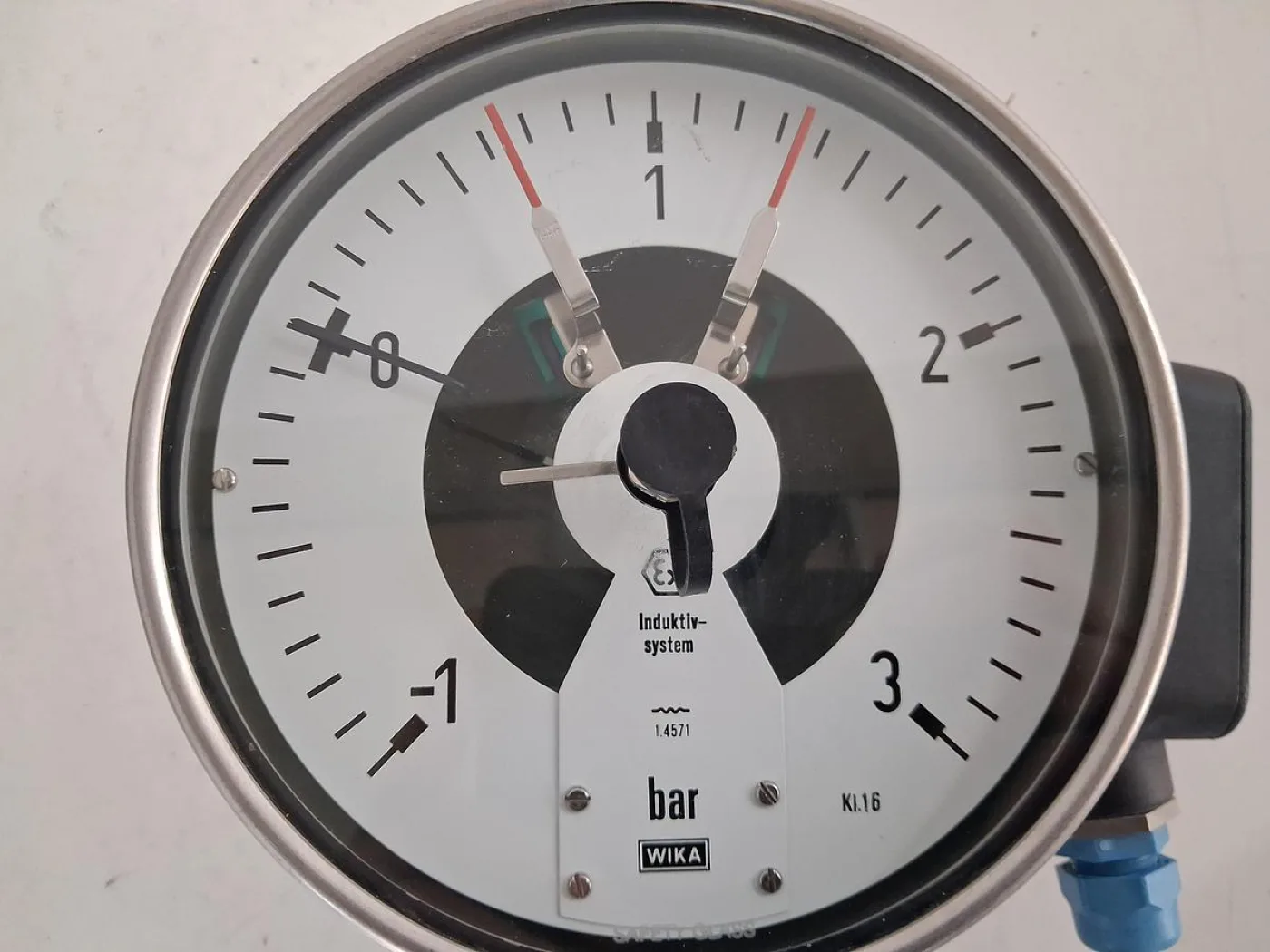 WIKA 831.12 Pressure Gauge -1 to +3 bar with Inductive Contact - 2