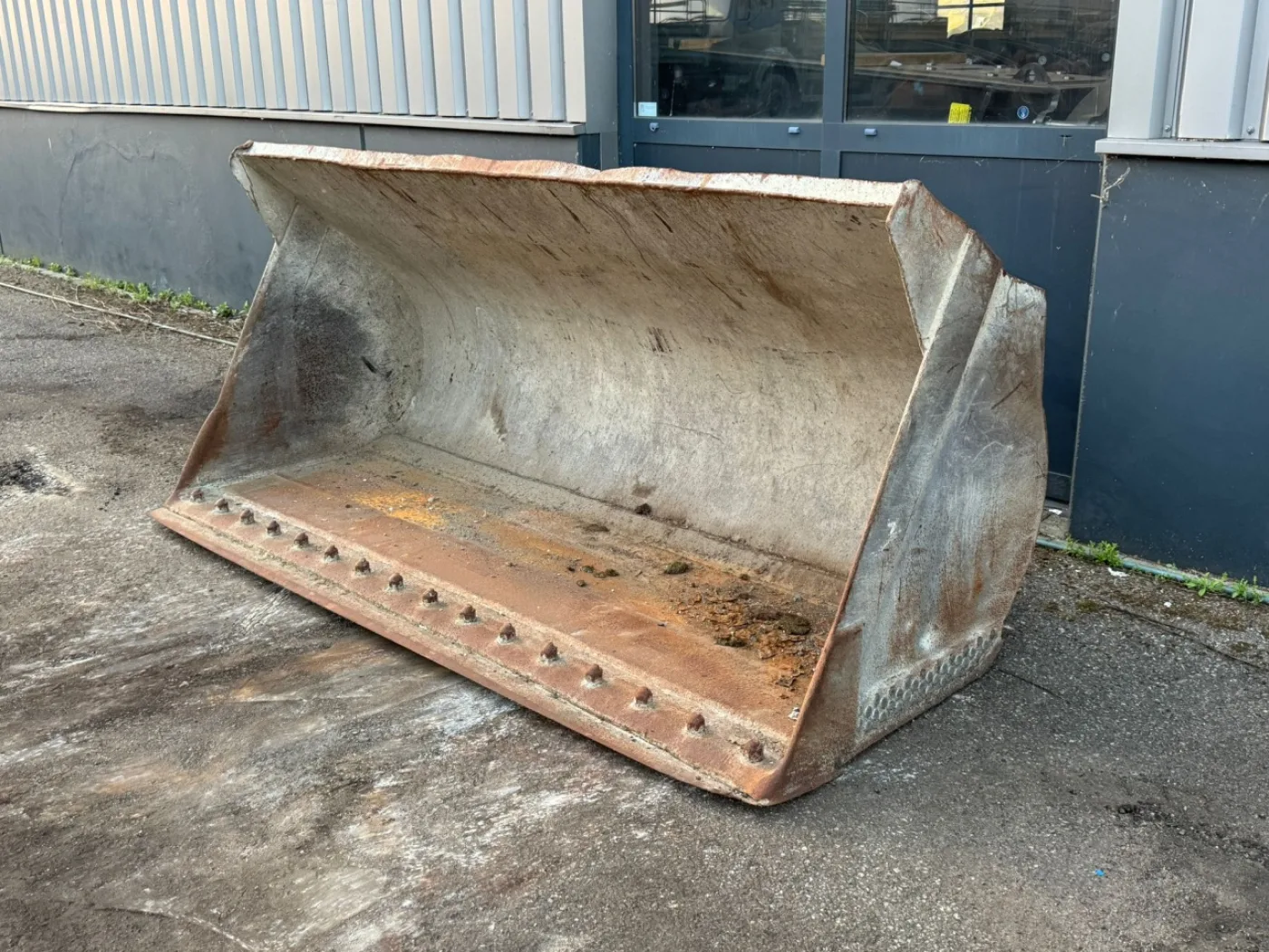 WG-2450 Volvo small - 1