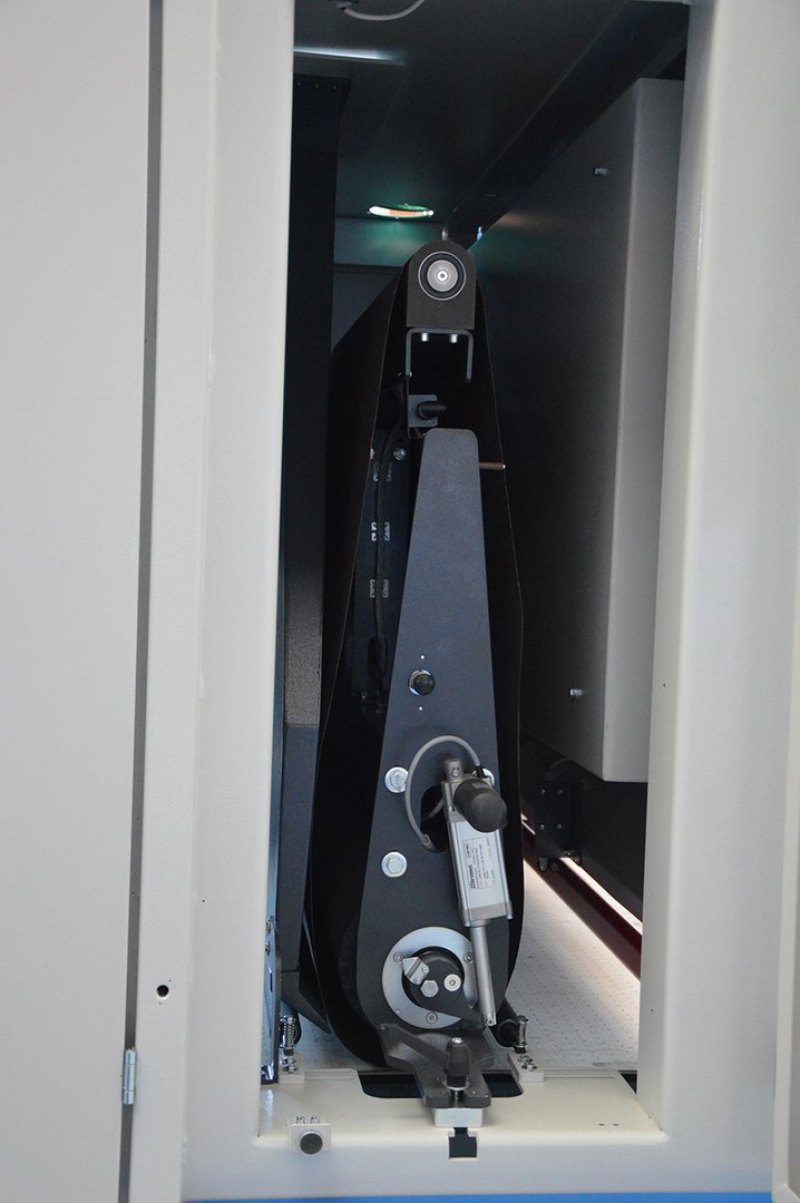 Entgrat- und Kantenverrundungsmaschine G 135 RB8