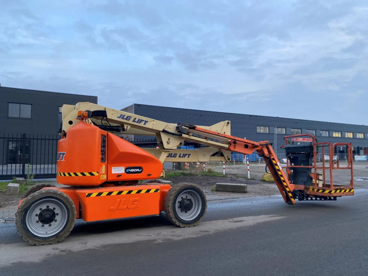 JLG E450AJ - 5