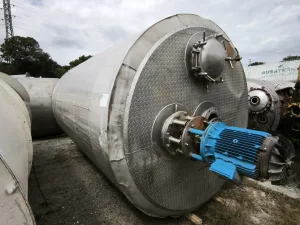INSULATED STAINLESS STEEL REACTOR 10,800 LITERS WITH AGITATION AND LOAD CELLS