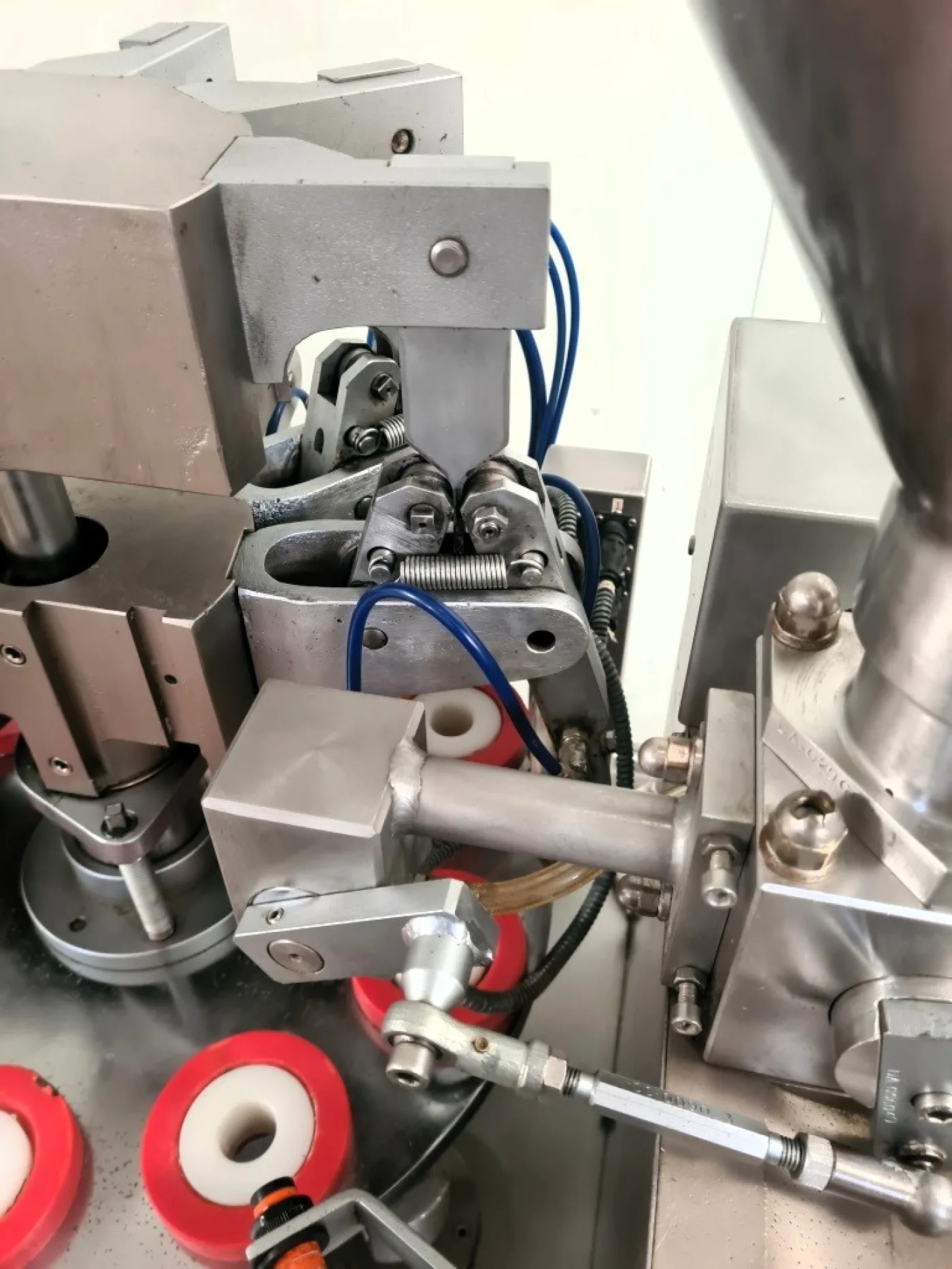 INTUBETTATRICE PER TUBETTI IN PLASTICA – TONAZZI – MOD. COLIBRI 40 - 4