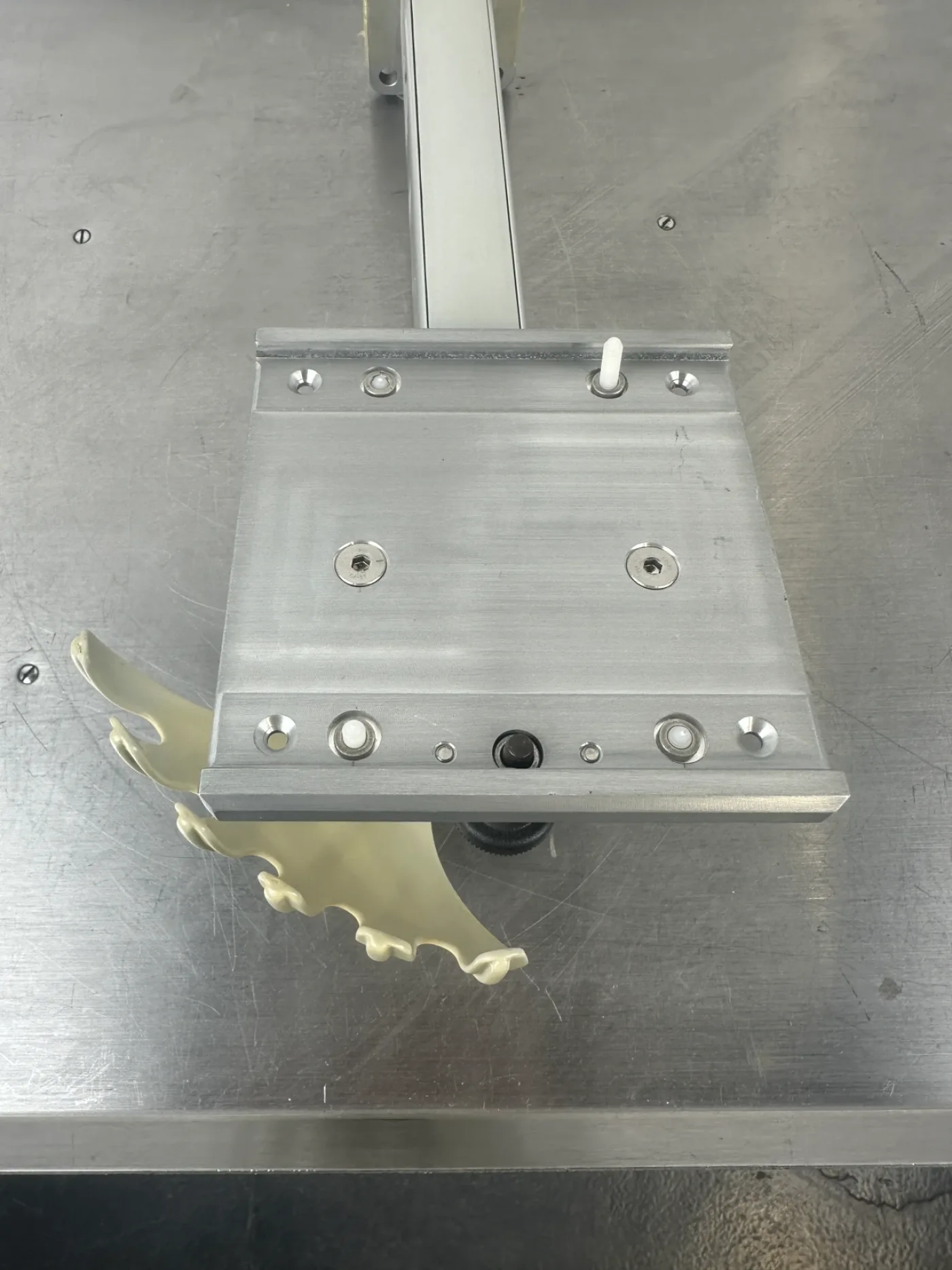 Medizinischer Monitorhalter f. Dräger mit Geräteaufnahme und Kabelhalter - 3