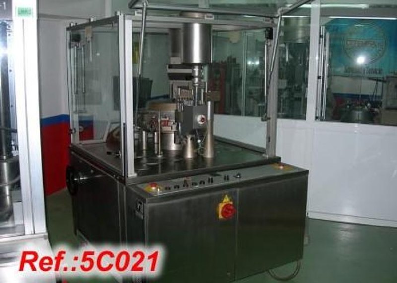 LLENADORA – CERRADORA DE CÁPSULAS “IMA ZANASI AZ-40” EQUIPADA PARA LLENADO DE PELLETS CON 4 FORMATOS “0”, “1”, “2” Y “3”