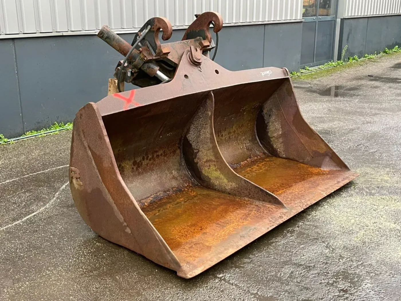 tilting bucket CW40 - 8