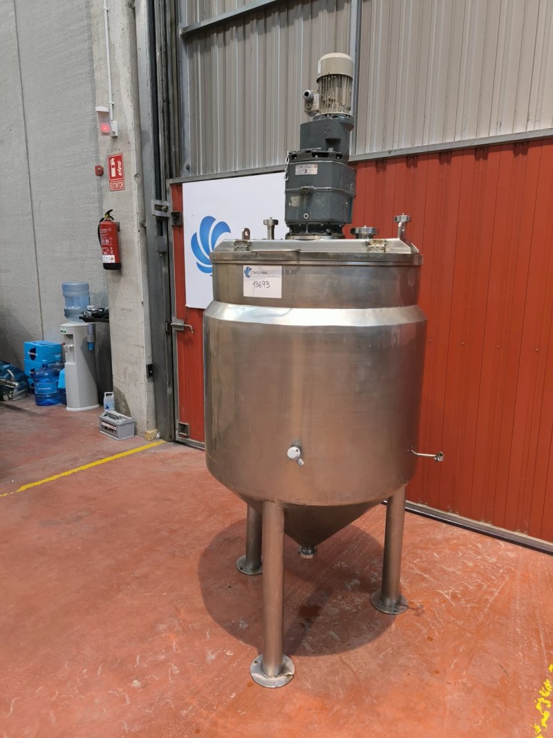 VERTICAL STAINLESS STEEL TANK 460 LITRES HEAT-INSULATED