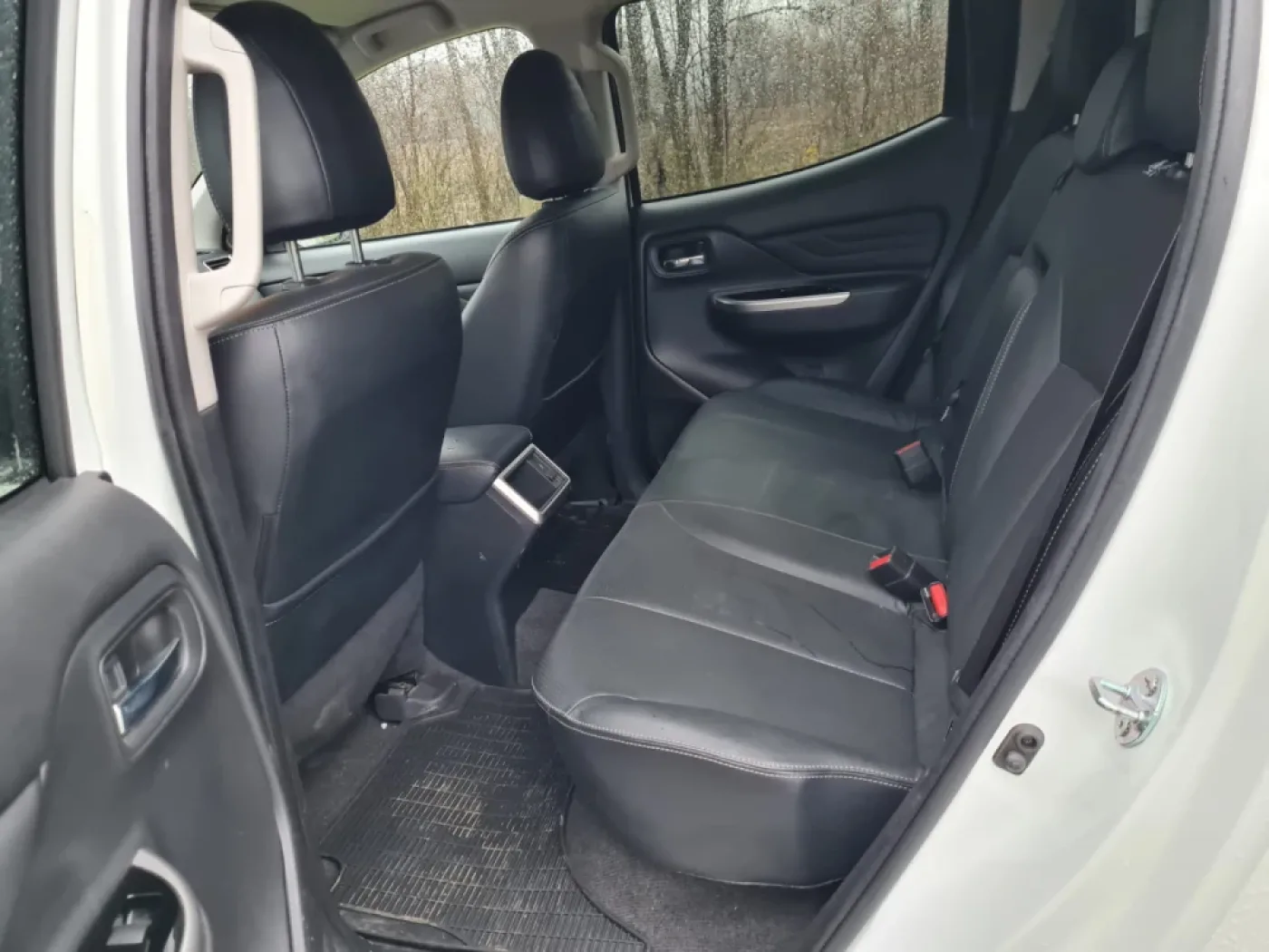 Mitsubishi - L 200 - 6
