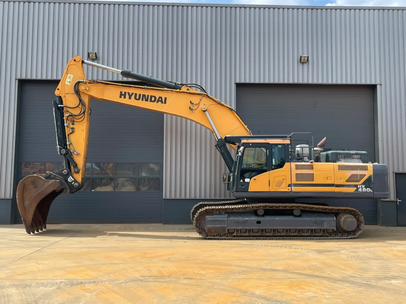 Hyundai HX480L - 1