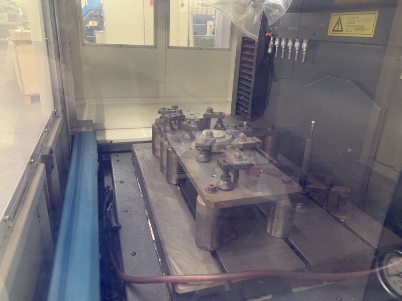MACHINE A ETINCELER PAR ENFONCAGE “MITSUBISHI” TYPE EA12-VM