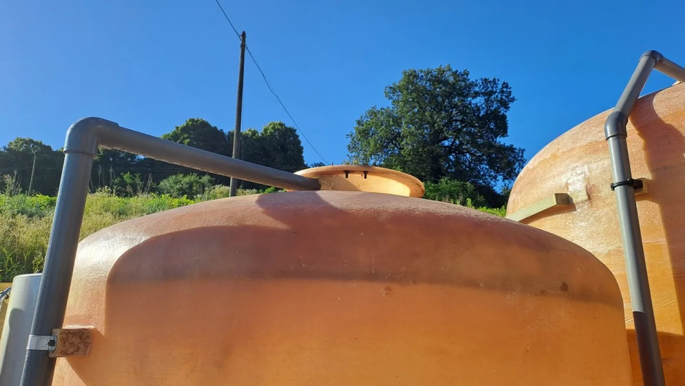 FIBERGLASS TANK MODEL STORAGE/VINIFICATION, CAPACITY 50 HL , FLAT BOTTOM, SECOND HAND EQUIPMENT - 4