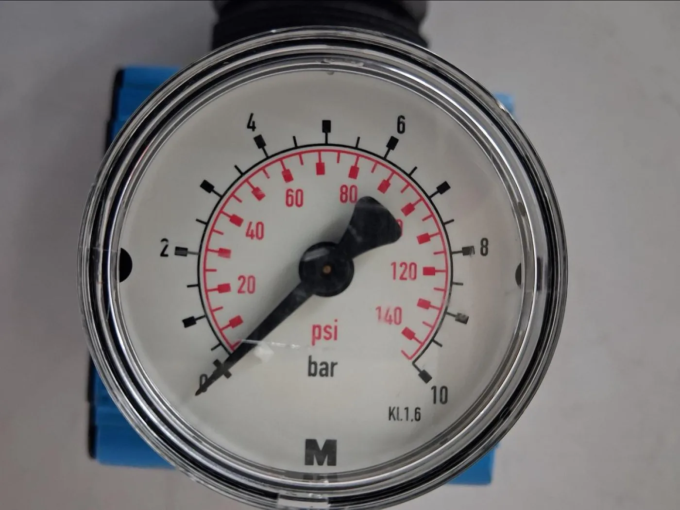 Compressed Air Pressure Regulator with Gauge - 3