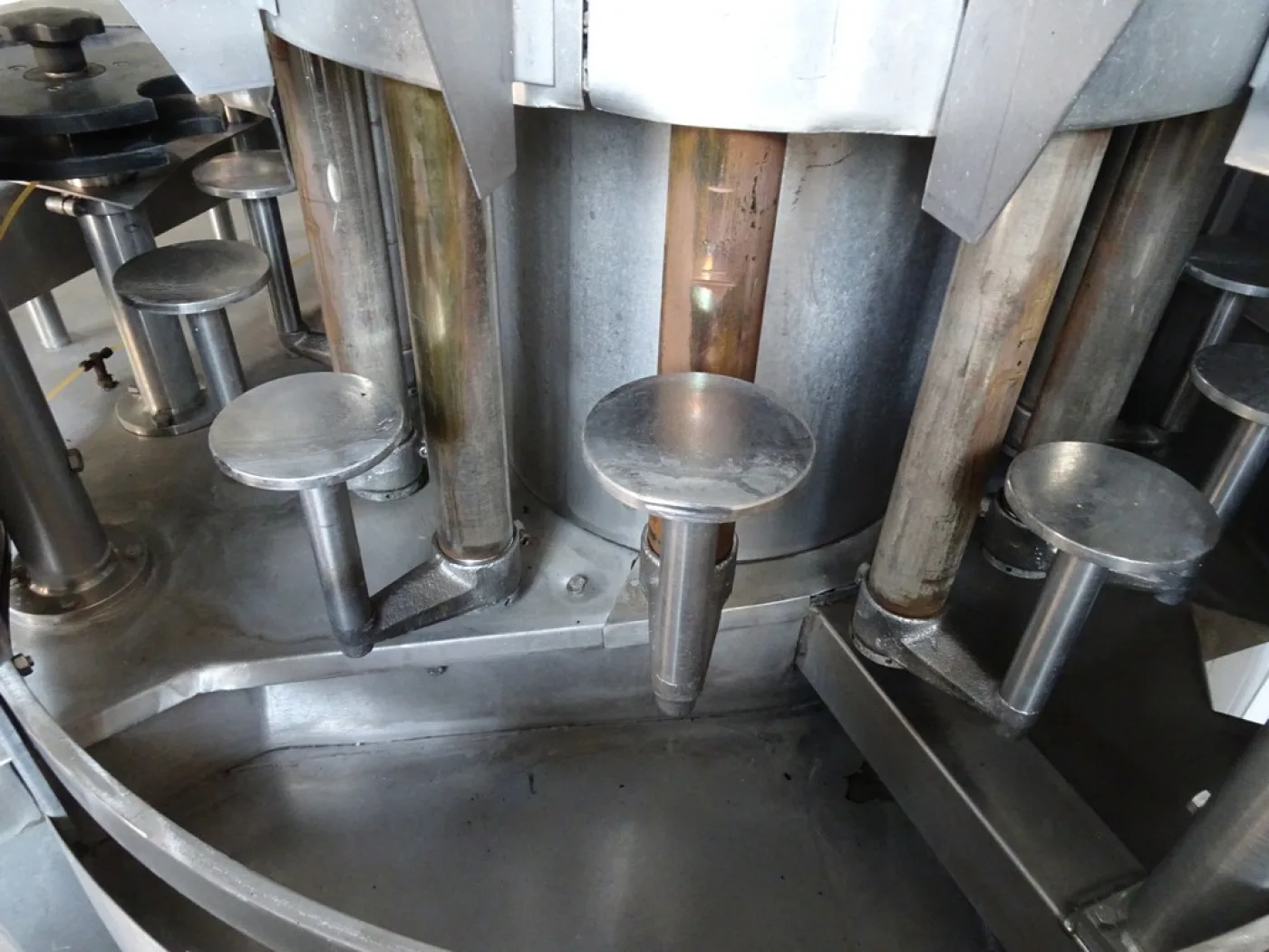 CORTESI ISOBARIC FILLER, YEAR 1980, 12 VALVES, SECOND-HAND MACHINE - 5