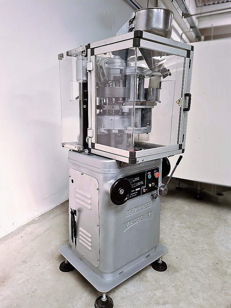 COMPRIMITRICE ROTATIVA – MANESTY MOD. BETAPRESS