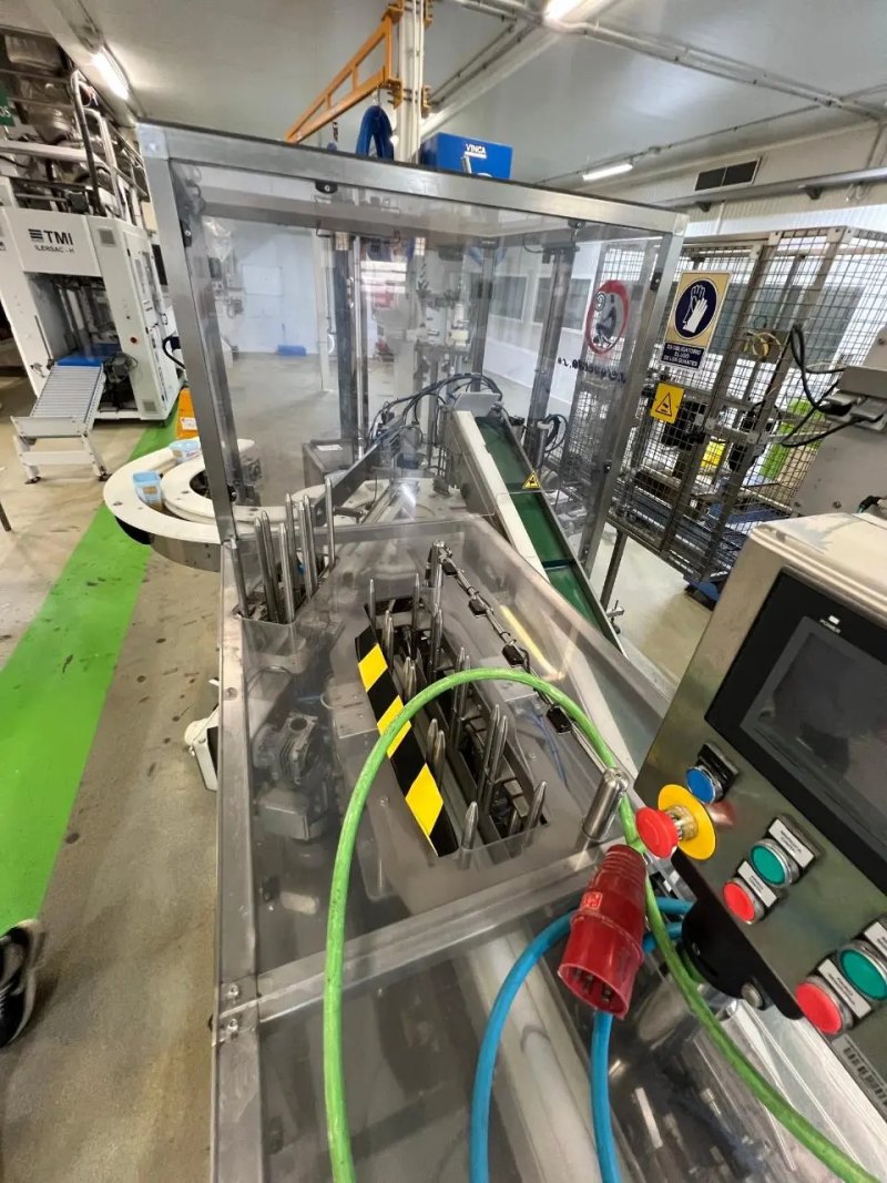 J. ESQUERDA PACKAGING MACHINE