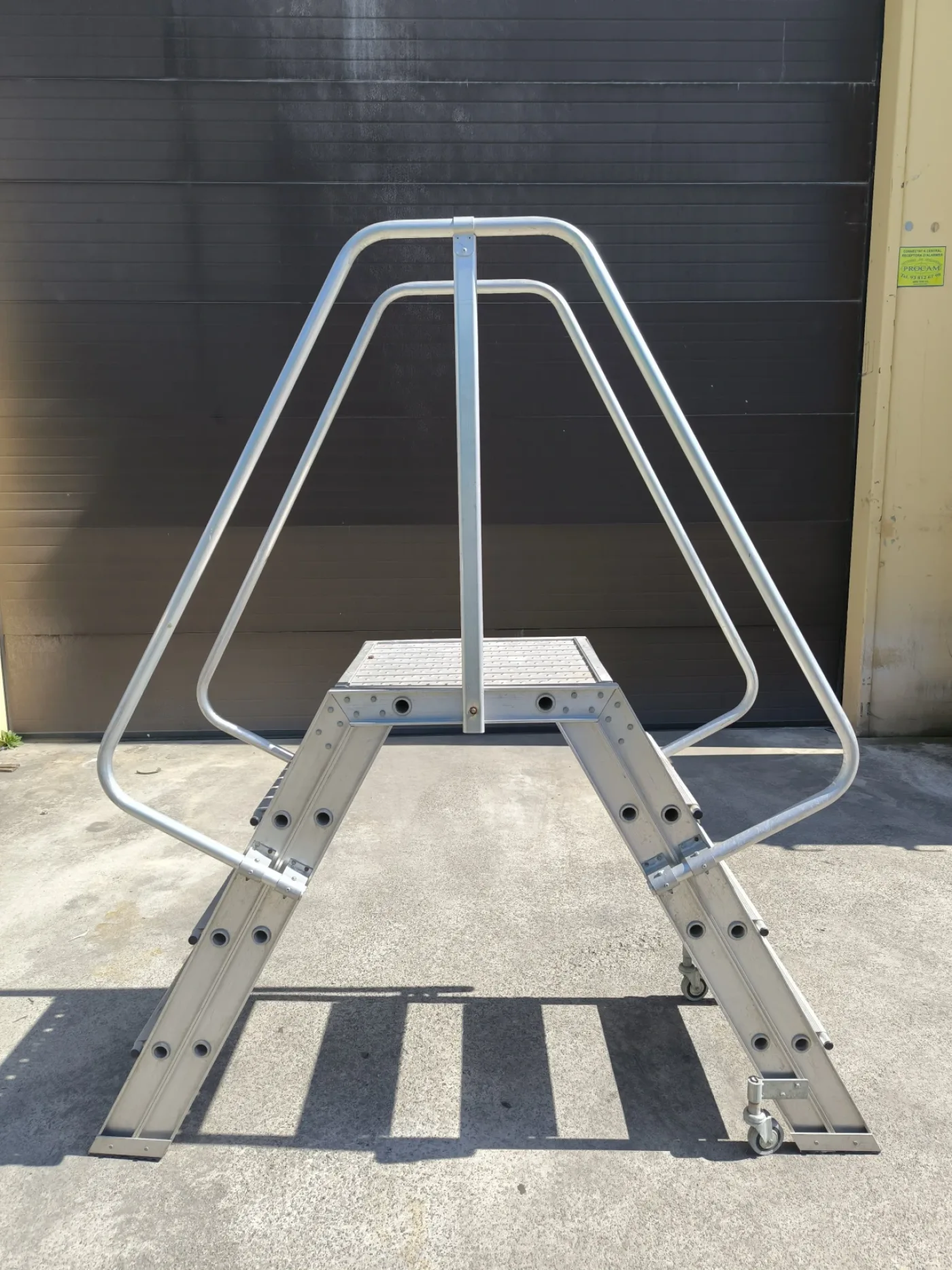 MOBILE LADDER - 1