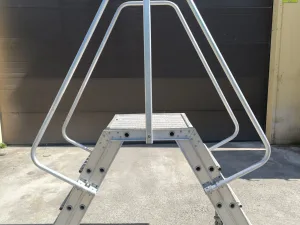 MOBILE LADDER