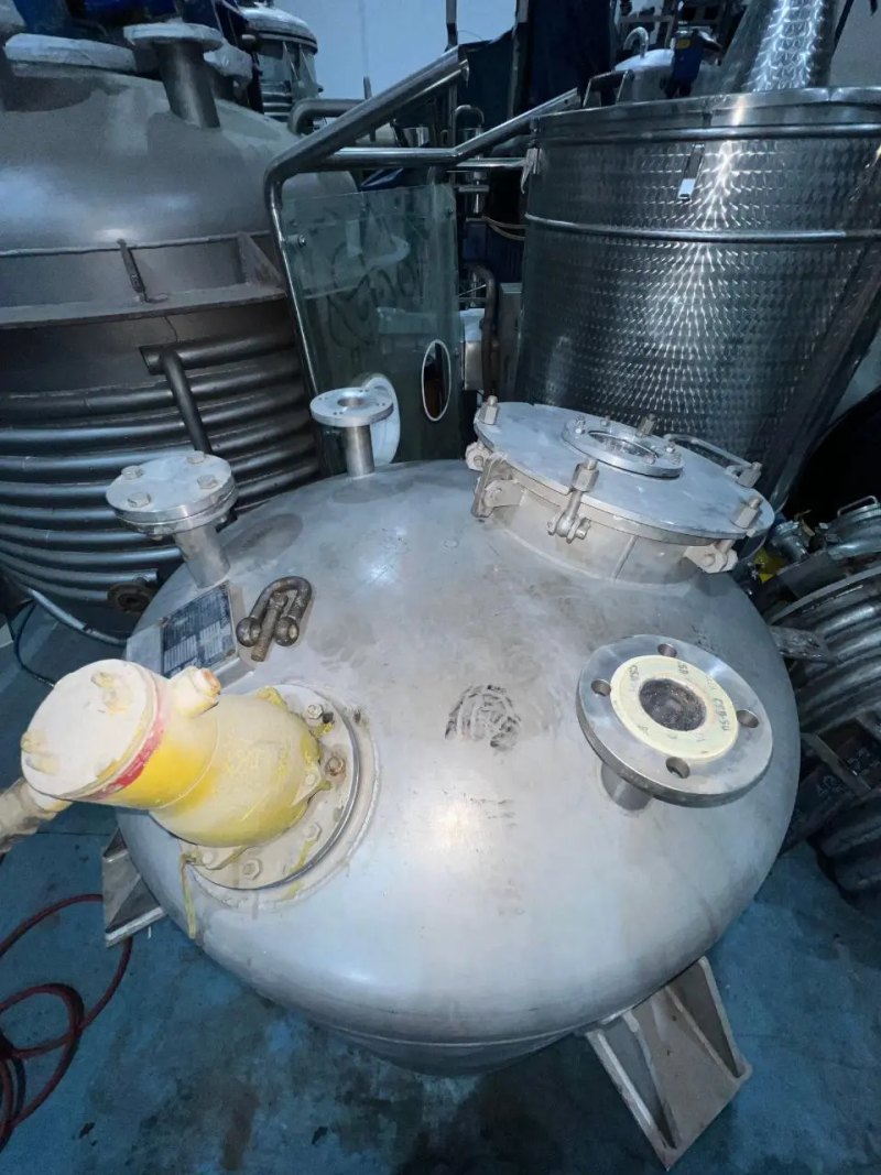 STAINLESS STEEL GRADUATE TANK 1,250 LITERS