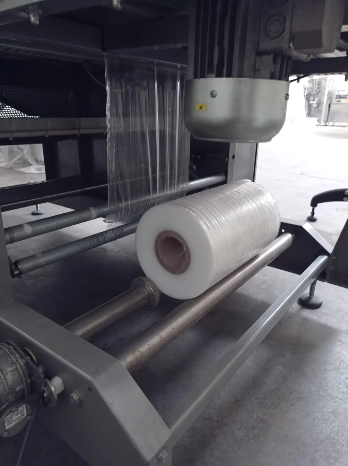FARDELLATRICE CELLOFANATRICE CON TUNNEL – LP PACKAGING – MOD. SFE 800 - 2