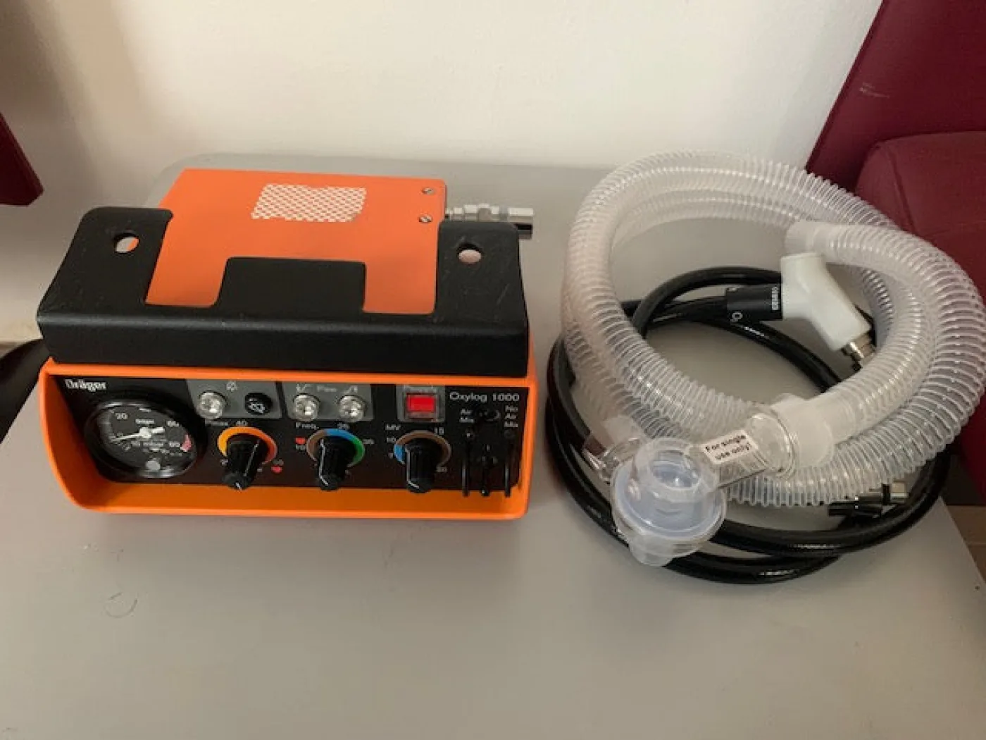 Dräger Oxylog 1000 Beatmungsgerät (mobil) - 1