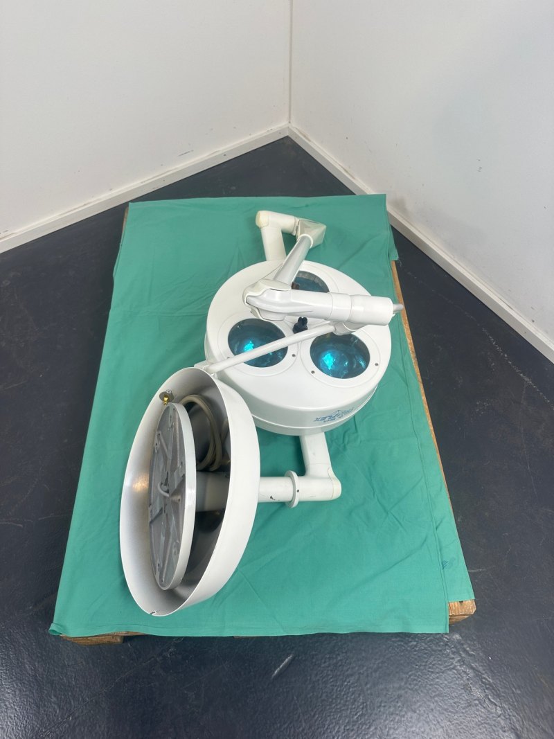 Dr. Mach Triaflex OP-Lampe Deckenmontage