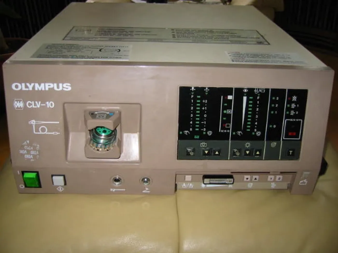 Olympus CLV-10 Endoskopie Kaltlichtquelle (Xenon) - 1